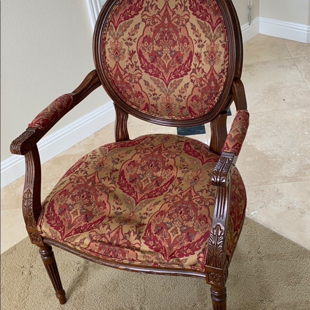 Two chairs - Picture 4 of 4